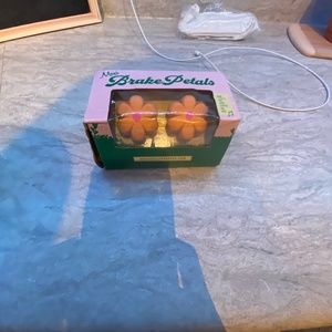 Moxi Flower Toe Stops